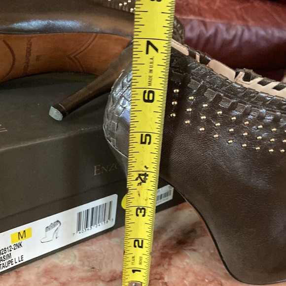 Gorgeous Enzo Angiolini Eayasim booties in box - Picture 4 of 6